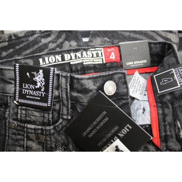 Boys Lion Dynasty Studded Destroyed Bleached Short - Picture 7 of 7